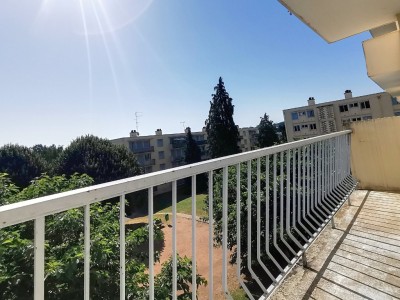 APPARTEMENT T4 A VENDRE - ST GENIS LAVAL - 65 m2 - 176000€
