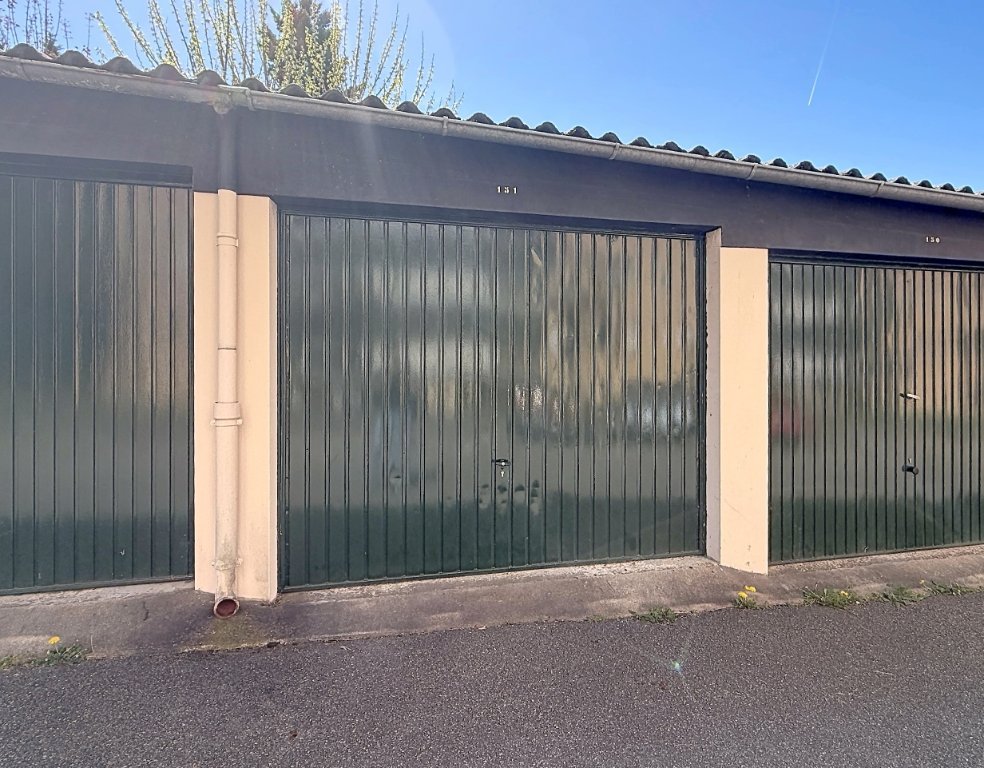 GARAGE A VENDRE - STE FOY LES LYON - 20 000 &euro;