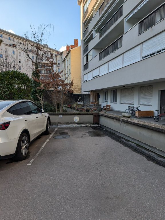 PARKING - LYON 3EME ARRONDISSEMENT - VENDU