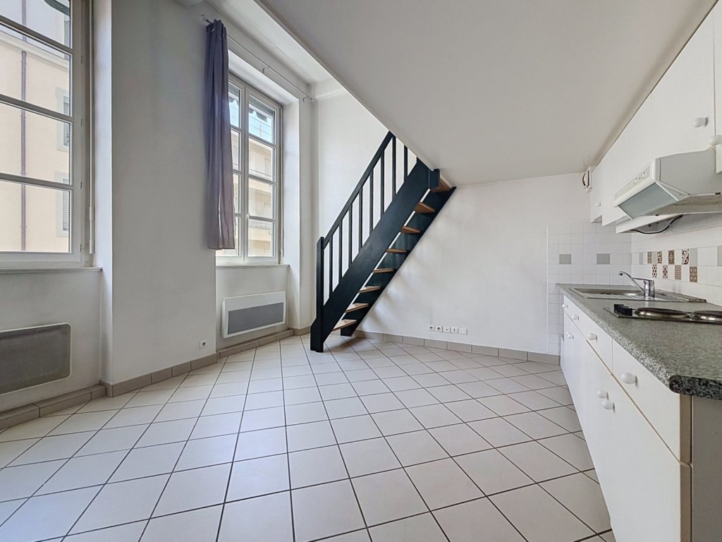 STUDIO A VENDRE - LYON 6EME ARRONDISSEMENT - 24.4 m2 - 160 000 &euro;