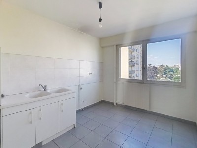 APPARTEMENT T3 A VENDRE - LYON 8EME ARRONDISSEMENT - 67 m2 - 235000€