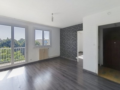 APPARTEMENT T4 A VENDRE - ST GENIS LAVAL - 65 m2 - 176000€