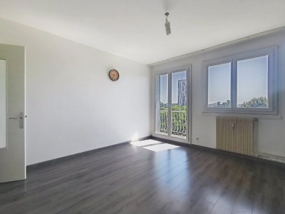 APPARTEMENT T4 A VENDRE - ST GENIS LAVAL - 65 m2 - 176000€