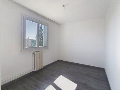 APPARTEMENT T4 A VENDRE - ST GENIS LAVAL - 65 m2 - 176000€